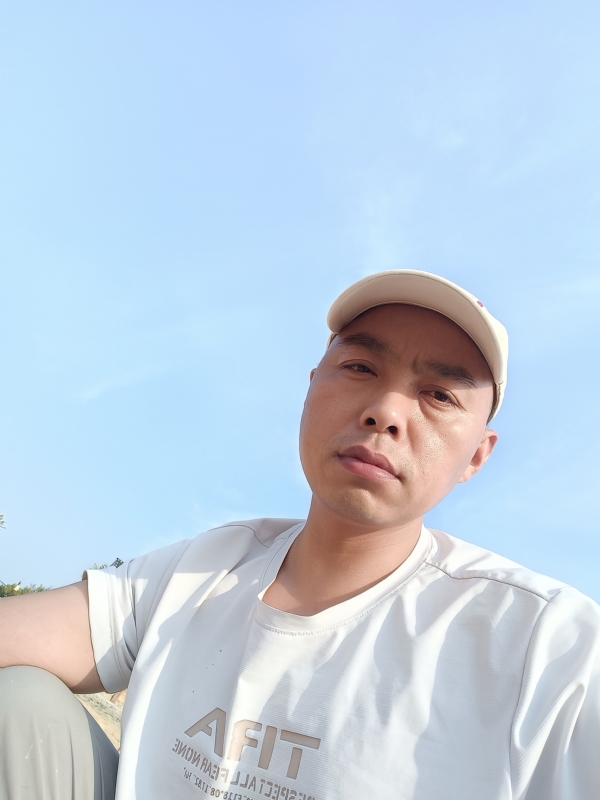 哥哥的第一张照片--泉州相亲网